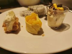精致甜点拼盘-上海东方佘山翰悦阁酒店·Vie全日制餐厅