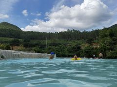 -十万大山布透温泉