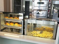 面包甜点陈列柜-椰小咖(亚龙湾东榕美食广场店)