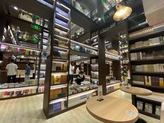 -钟书阁(群光广场店)