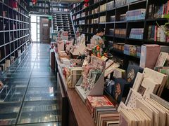 -钟书阁(松江泰晤士小镇店)