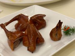 玻璃脆皮乳鸽-利苑酒家(合景国际金融广场店)
