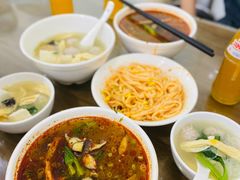 麻辣米线-子午路张记肉夹馍(翠华路店)