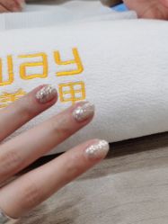 -进巍美甲美睫店
