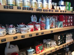 零售区-星巴克(广州南站A18检票口楼上)