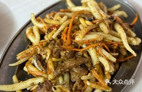 Old Friend Beef Stir-Fried Rice Noodles with Worms