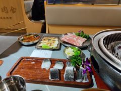 -围炉肉舍•炭烤活鳗•丹东海鲜烤肉(步行街店)