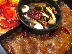 -老牌坊云南鱼豆花火锅(嵩山店)