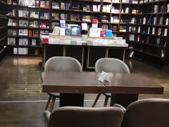 -钟书阁(松江泰晤士小镇店)