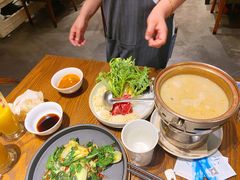 酸菜火锅面-小大董·烤鸭(王府井apm店)