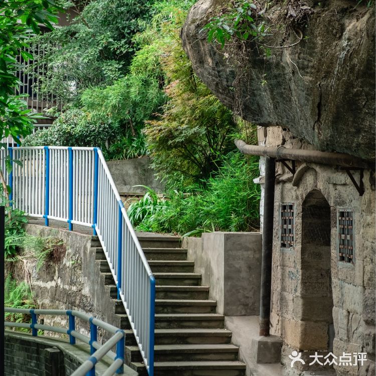 重庆李子坝附近藏着一条小众观景步道：新都巷步道