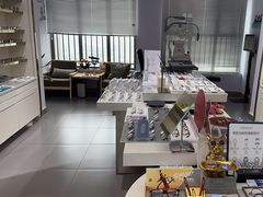 -视野联行眼镜•蔡司•依视路(温江店)