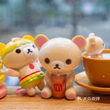 这家店很抢眼～太热的天气找家小店发呆也是很舒服