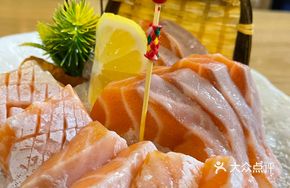 Thick-cut Norwegian Salmon Sashimi