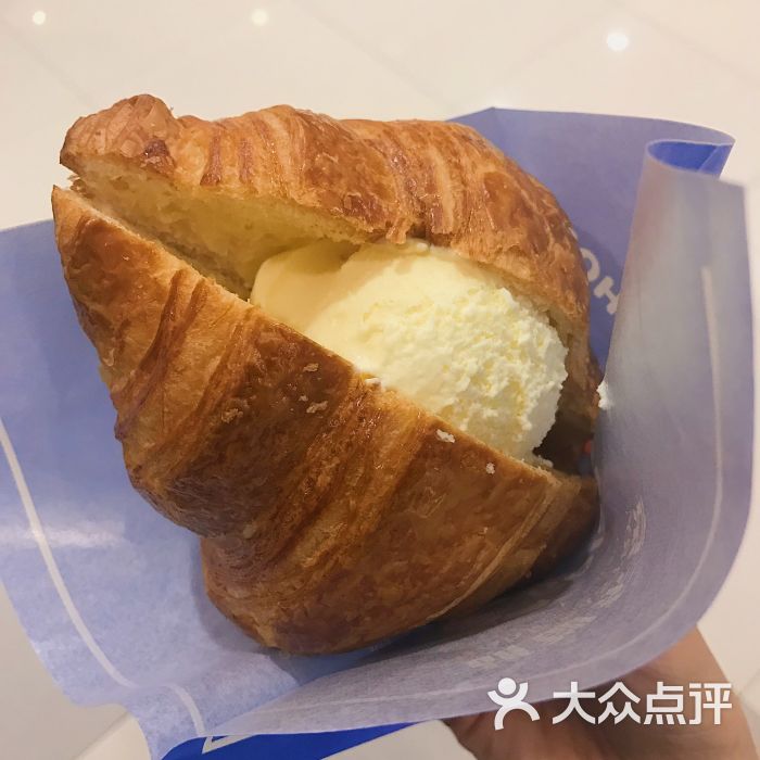 冰淇淋牛角可颂