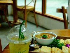 -Chom Cafe and Restaurant