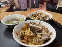 -松树干拌面店