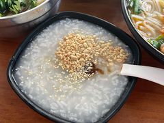 -鸿浩扒猪脚米线