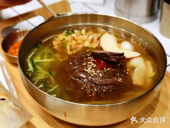 厚有蛋·朝鲜族现压牛肉冷面现压荞麦牛肉冷面图片