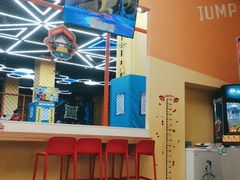 -爱蹦iBOON蹦床运动馆(江汉店)