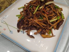 茶树菇牛柳-大眼锅贴水饺(河东店)