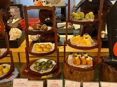 面包甜点陈列柜-广州中心皇冠假日酒店-环市食坊·海鲜自助餐厅