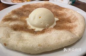 Caramel Cinnamon Roll with Vanilla Ice Cream