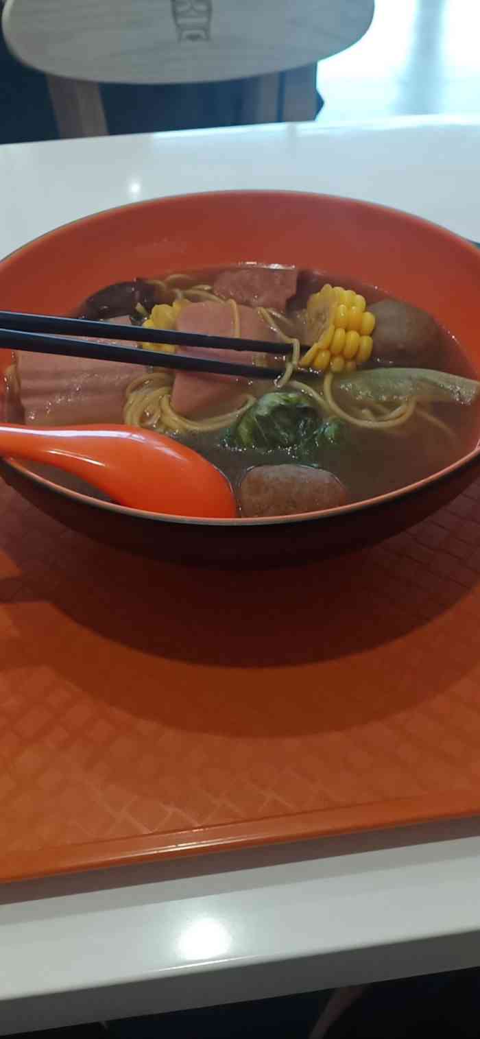 张亮麻辣烫(白驹学校店)-"菜品还算很多种,汤的味道也可以,点的是菌.