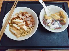 -松树干拌面店