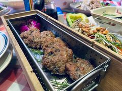 木盒烟熏牛肉饼-龙桥私厨·姜花菊花过桥鱼·顺德菜(容桂店)