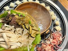 -阿山卓·野生菌火锅·纳西火塘烤肉