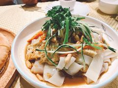 新疆凉皮-巴扎美食·新疆菜·西域歌舞表演餐厅(新疆大厦店)