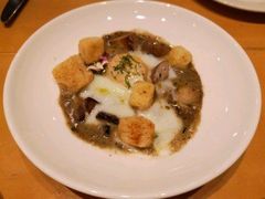 溫泉蛋配松露忌廉汁炒雜菌-地中海休闲餐厅