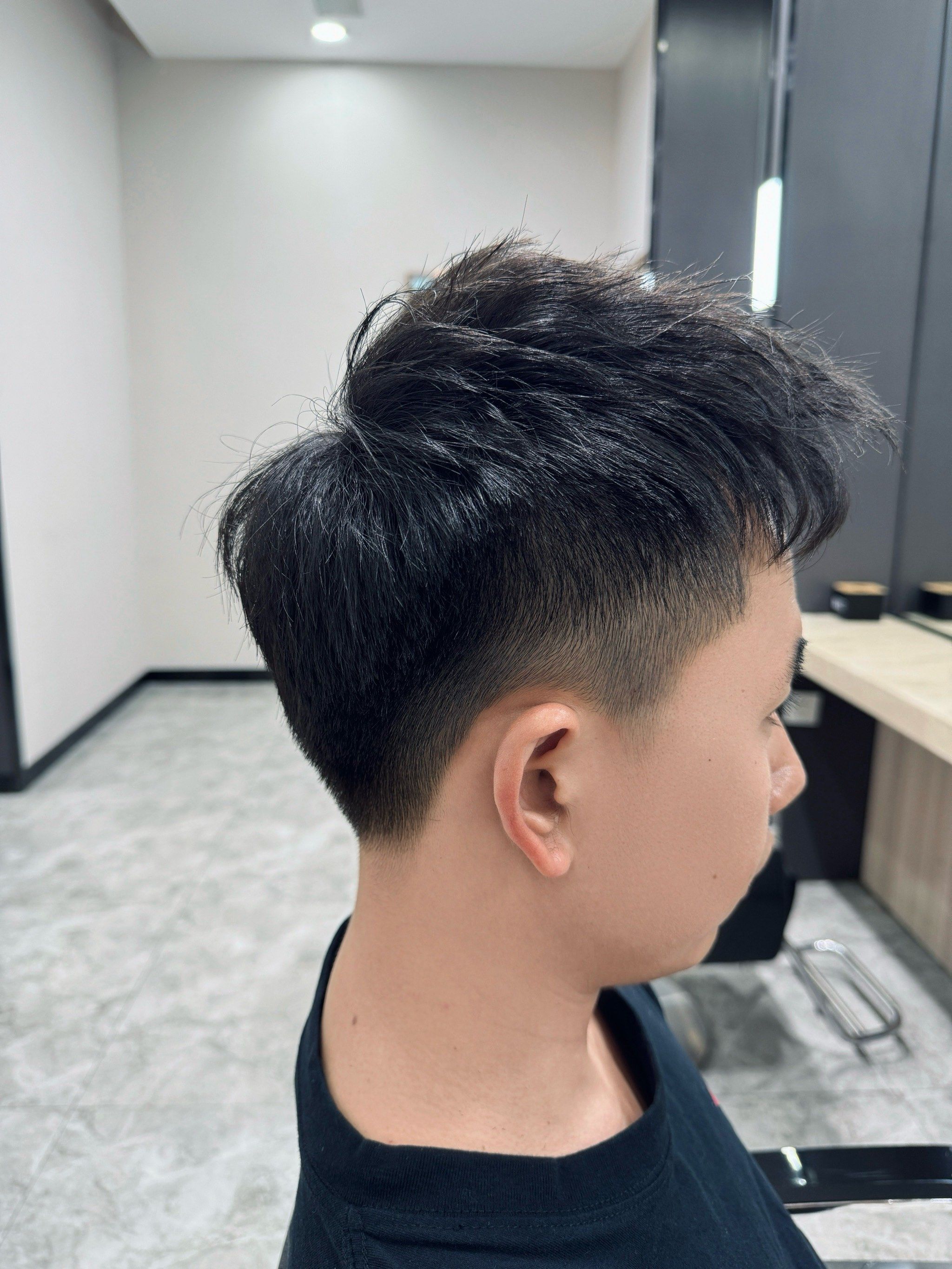 精致男孩第一步就是先换个发型