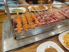 -哈尔滨小酒馆·鲜肉现穿自助烧烤(康新花园店)