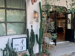 -彳亍咖啡·这里(水湾路店)