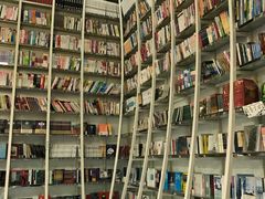 -钟书阁(松江泰晤士小镇店)