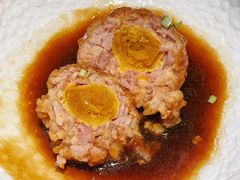 鸭蛋黄狮子头-梅飞酒家(桑园路店)