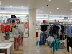 -爱婴室(绍兴柯桥万达华润万家店)