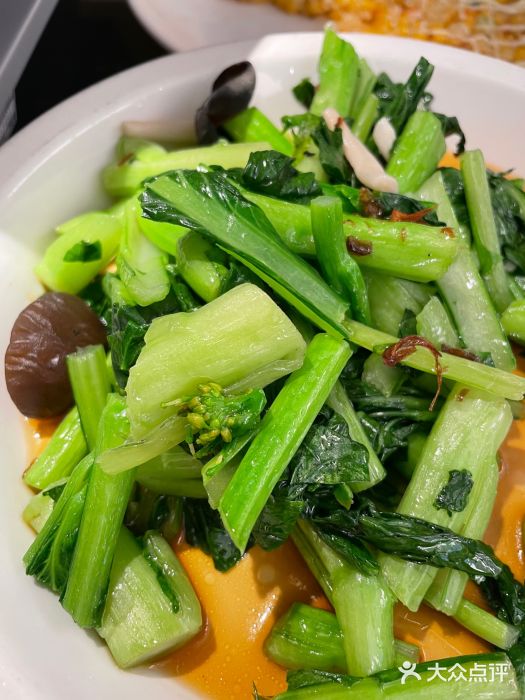 新白鹿餐厅(虹桥南丰城店)白灼菌菇菜心图片
