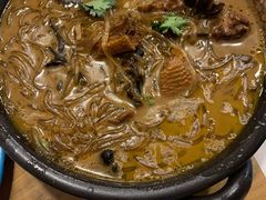 小鸡炖蘑菇粉-毛毛熏肉•东北菜老字号(大安街店)