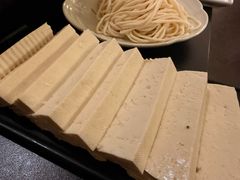 鲜豆腐-鲜入唯煮·港式海鲜牛肉火锅(金宝街店)