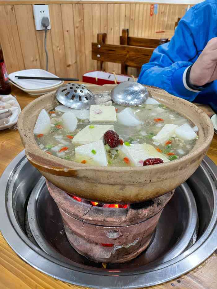 九米羊肉炉(大唐店)-"[薄荷]环境:沿街店面,招牌显著,停车稍.