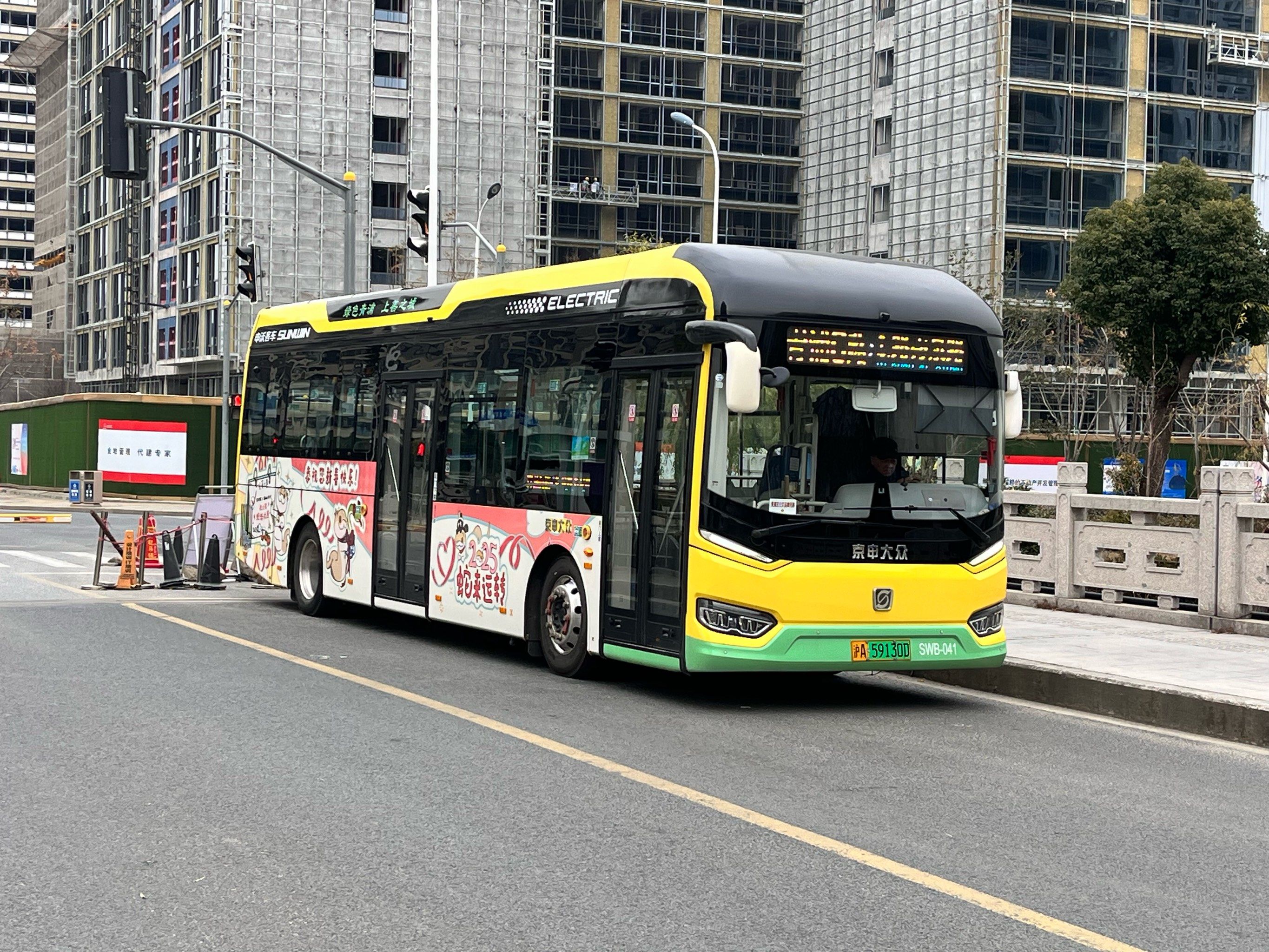 今天青浦新城偶遇了上海公交青浦6路新出的