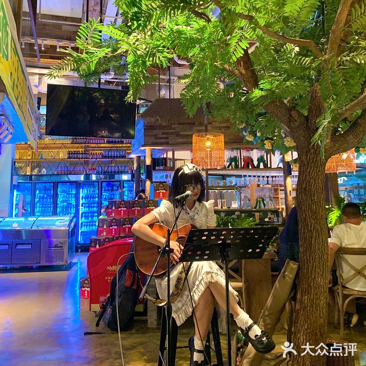 这家烧烤小酒馆也太有氛围啦💃🏻
