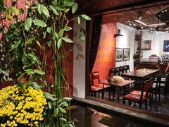 -Cuc Gach Quan Restaurant