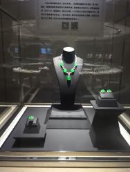 -北京七彩云南翡翠珠宝旗舰店(月坛店)