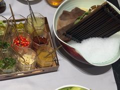 -红鼎豆捞·非遗鲍皇汤火锅(宝丰路店)