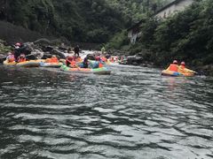 -安吉龙王山峡谷漂流