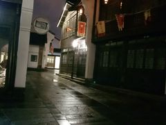 -吴山路夜市